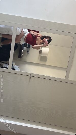 Emilyynl Nude Leaked Photo #32