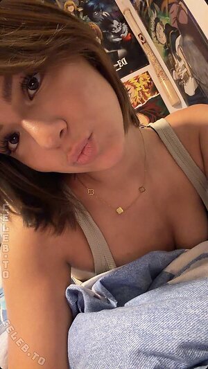 Emilyynl Nude Leaked Photo #42