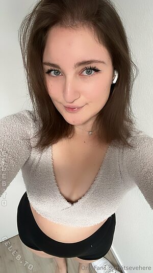 Evelynxka Nude Leaked Photo #225