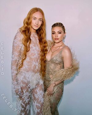 Florence Pugh Nude Leaked Photo #13