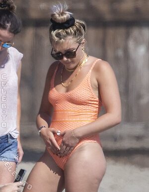 Florence Pugh photo