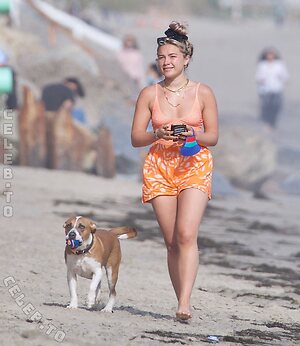 Florence Pugh photo