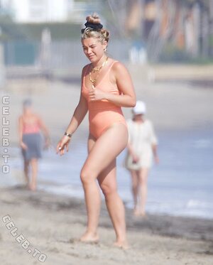 Florence Pugh Nude Leaked Photo #89