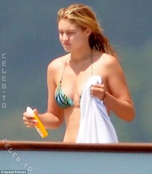 Gigi Hadid photo