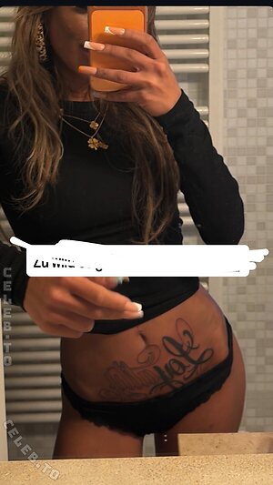 Gueloo06 More Nude Photos