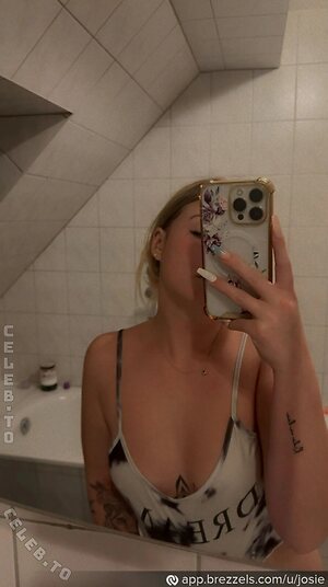 Haifischnnikez Nude Leaked Photo #16