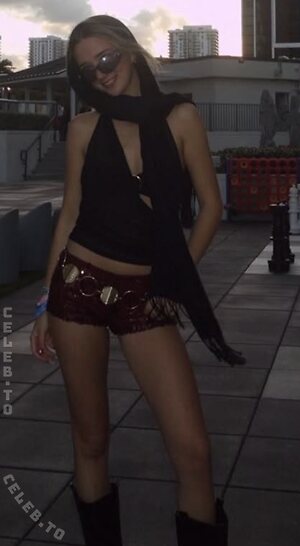 Hailee Roy Nude Leaked Photo #4