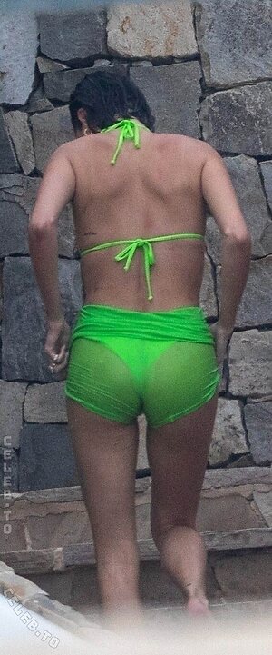 Hailey Bieber Nude Leaked Photo #112