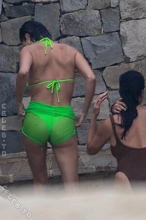 Hailey Bieber Nude Leaked Photo #113
