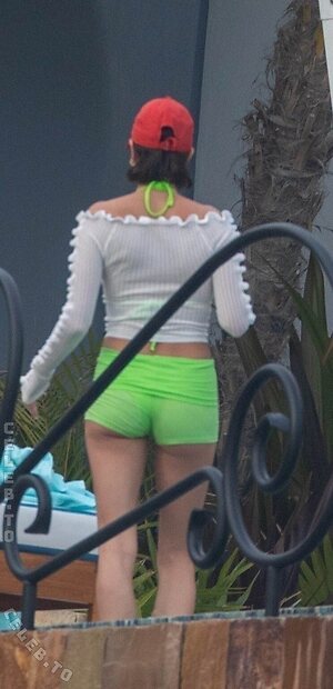 Hailey Bieber Nude Leaked Photo #119