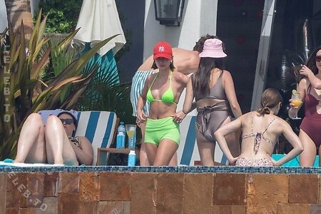 Hailey Bieber Nude Leaked Photo #123