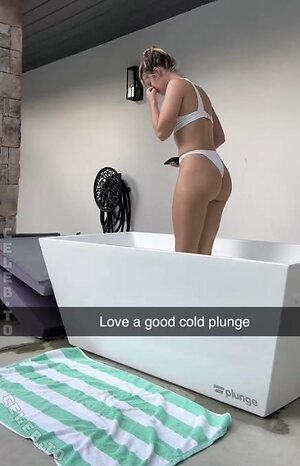 Hannah Stocking Nude Leaked Photo #4