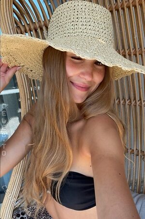Hannah Türk Nude Leaked Photo #7