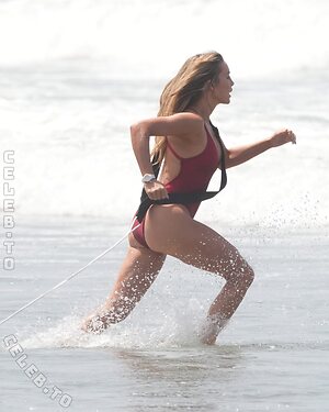 Hassie Harrison Nude Leaked Photo #170