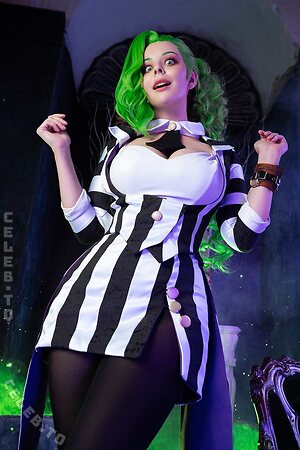 Helly Valentine photo