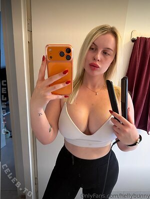 Hellybunny Nude Leaked Photo #32