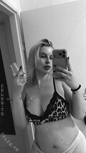 Hellybunny Nude Leaked Photo #34