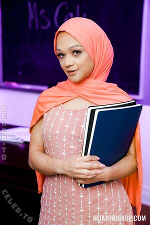 Hijab Hookup Nude Leaked Photo #16