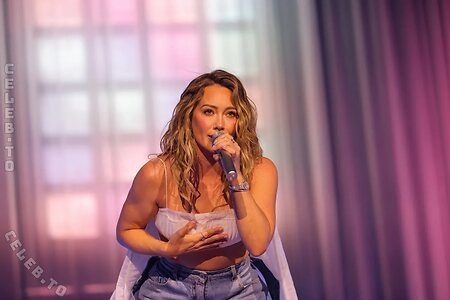 Hillary Duff photo