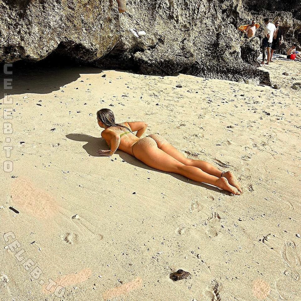 Holly Humphreyss Nude Leaked Photos