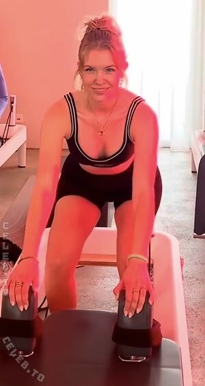 Honey Hannii Nude Leaked Photo #21