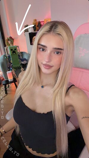 HoneyPuu Nude Leaked Photo #197