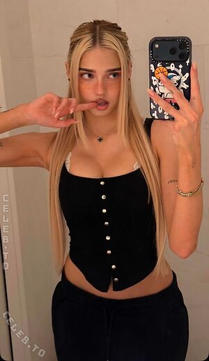 HoneyPuu photo