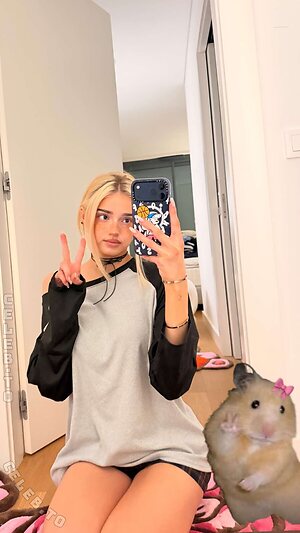 HoneyPuu photo