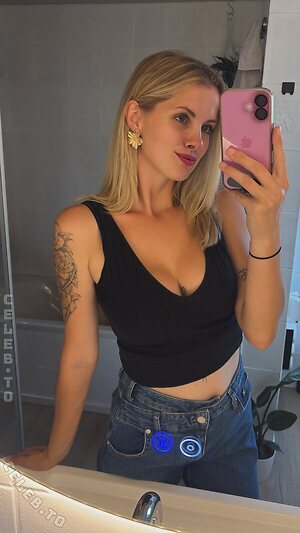 inaacoladaa Nude Leaked Photo #33
