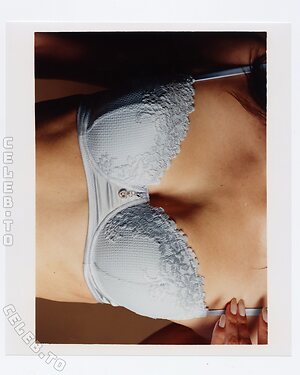 Iris Mittenaere Nude Leaked Photo #26