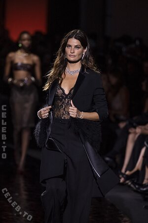 Isabeli Fontana photo
