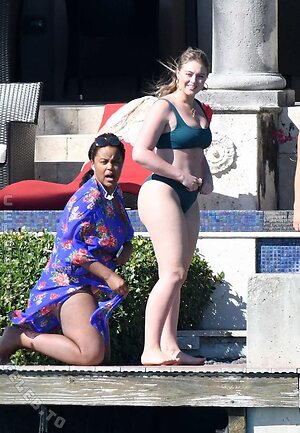Iskra Lawrence photo