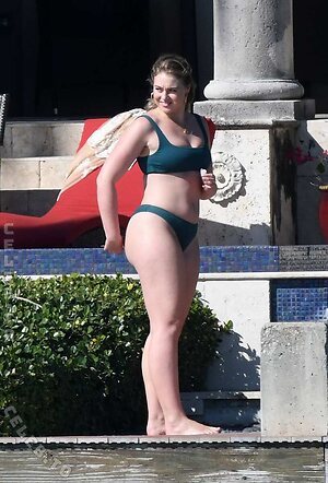 Iskra Lawrence photo
