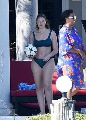 Iskra Lawrence photo