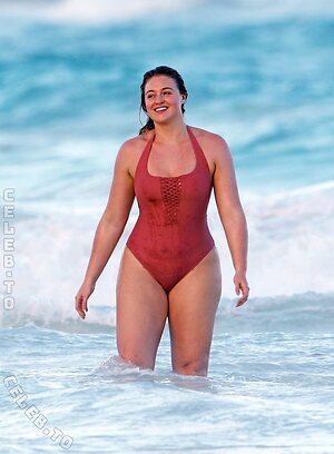 Iskra Lawrence photo