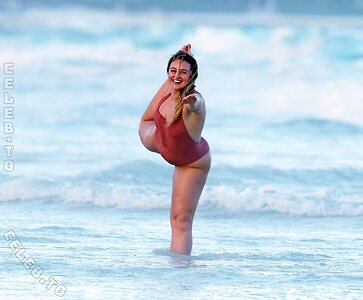 Iskra Lawrence photo