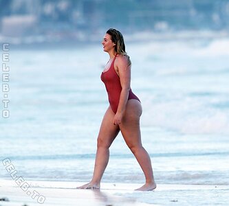 Iskra Lawrence photo
