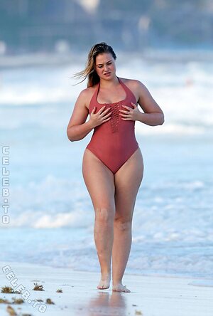 Iskra Lawrence photo