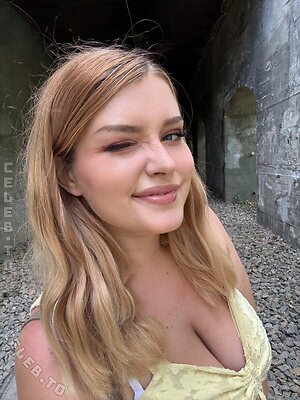 Itsschmolli Nude Leaked Photo #18