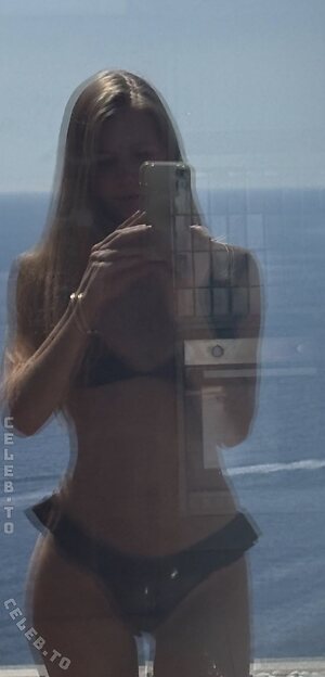 Izaandelle Nude Leaked Photo #101