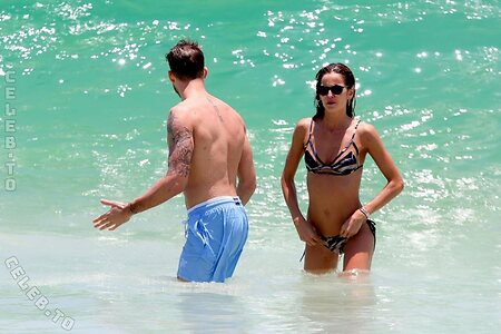 Izabel Goulart Nude Leaked Photo #302
