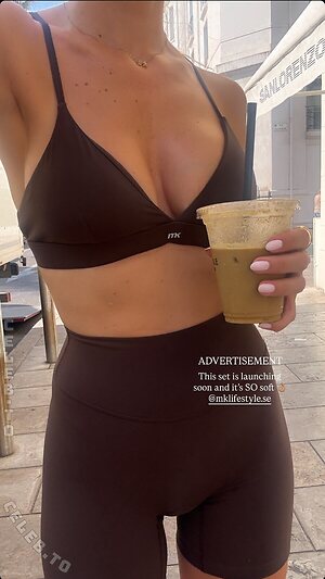 Janni Deler Nude Leaked Photo #24