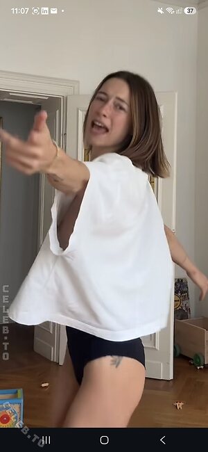 Jennifer Lange Nude Leaked Photo #23