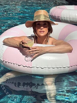 Jennifer Lopez Nude Leaked Photo #52