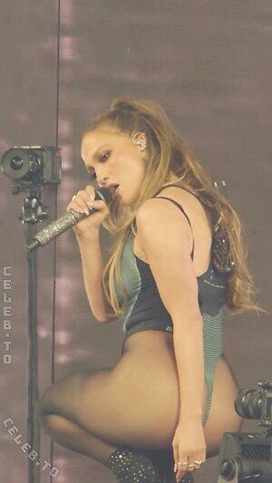Jennifer Lopez Nude Leaked Photo #99