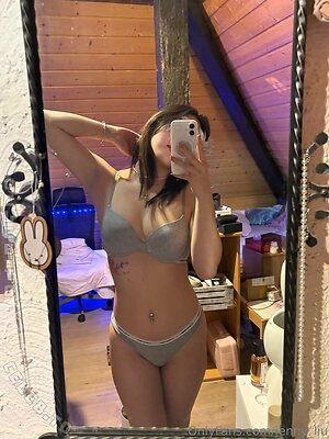 Jenny Liu Nude Leaked Photo #15