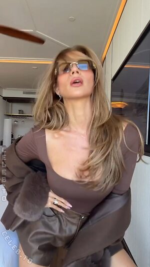Jessica Paszka photo