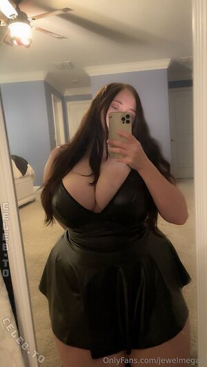 Jewelxo Nude Leaked Photo #18