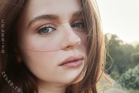 Joey King photo