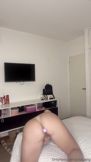 Julia lang Nude Leaked Photo #19